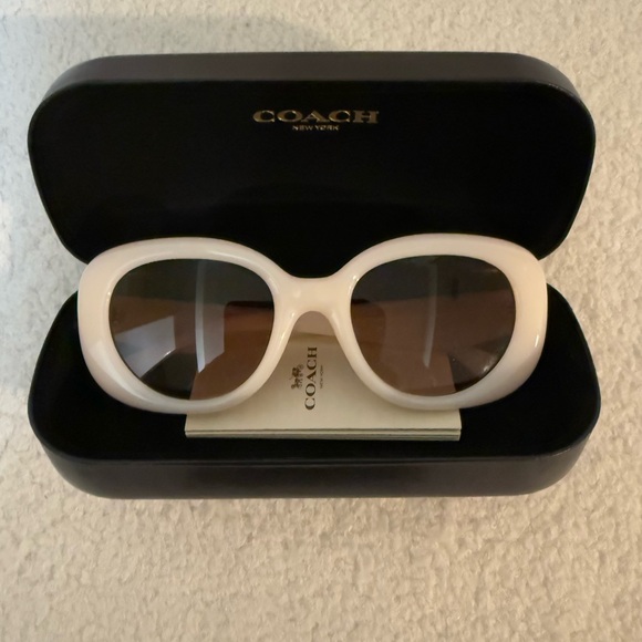 Coach Accessories - COACH C Hardware Round Sunglasses